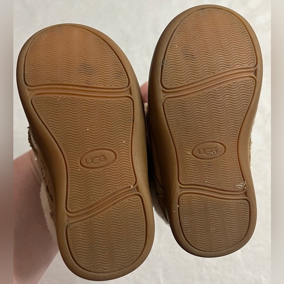 UGG Toddler 7 Nolen chestnut boot with sheep fur - Picture 3 of 7